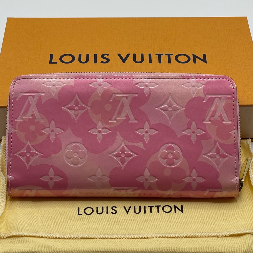 Louis Vuitton Valentine Vernis Monogram Limited Edition Long Round Zippy Wallet - Picture 14 of 16